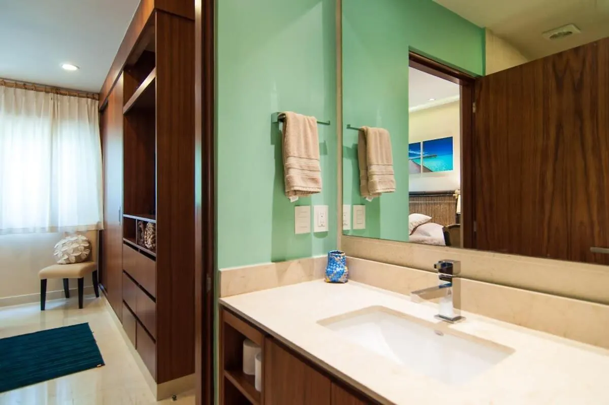 Happy Vibes Getaway With Stellar Oceanview Roof Pool! Villa Playa del Carmen
